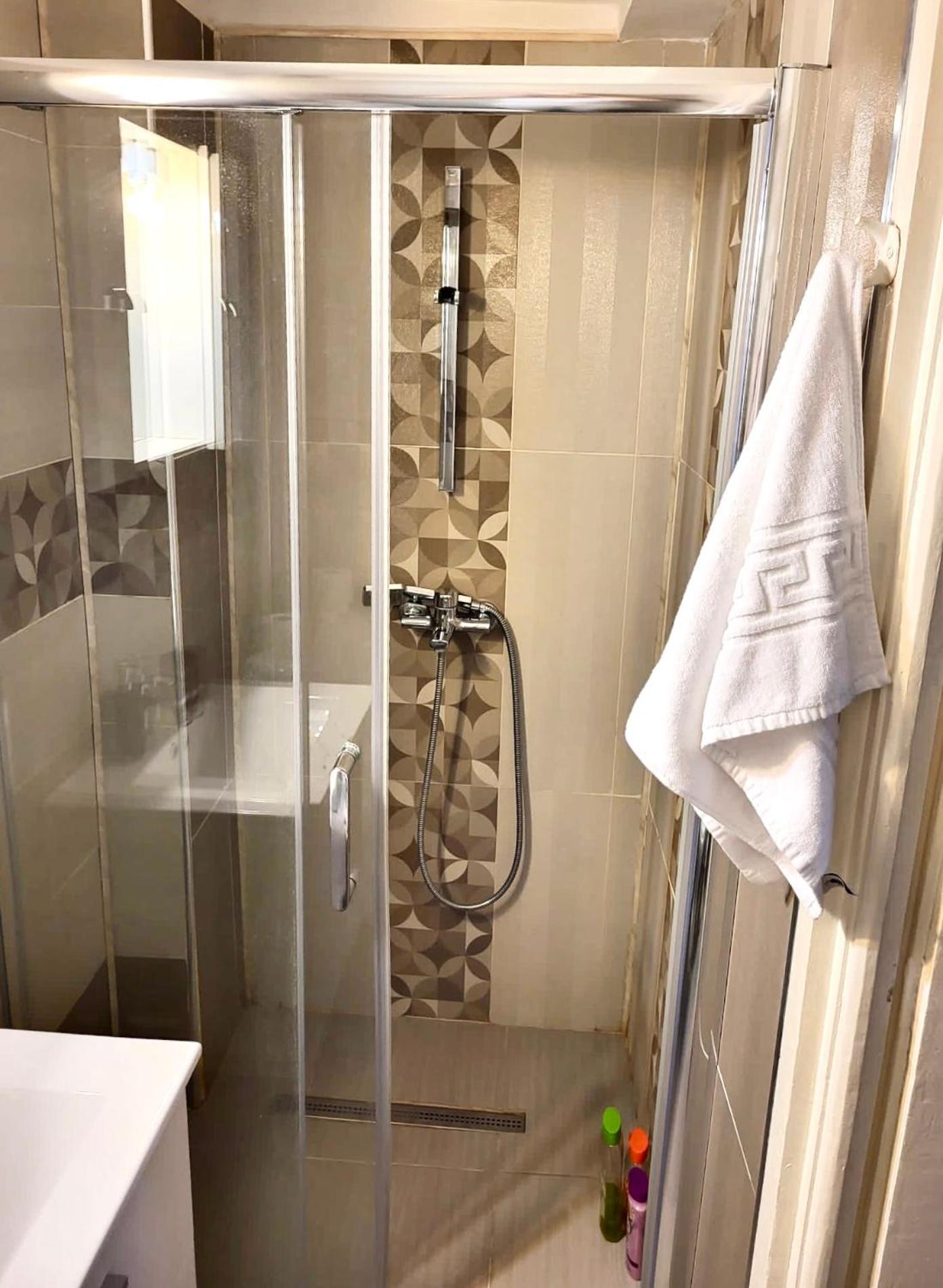 Central Park Hollywood Apartment 布加勒斯特 外观 照片